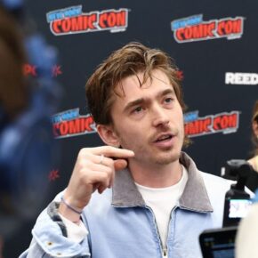 Austin Abrams - Voce originale di Jay Gardiner