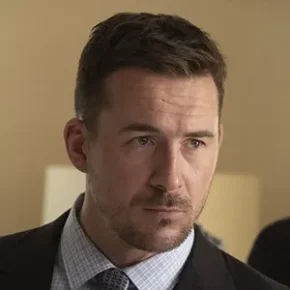 Barry Sloane - Voce originale di Cap. John Price