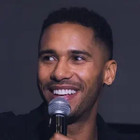 Elliot Knight - Voce originale di Serg. Jay ‘Gaz’ Garrick